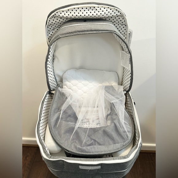Omzer Gray Baby Travel Bassinet - Picture 9 of 11